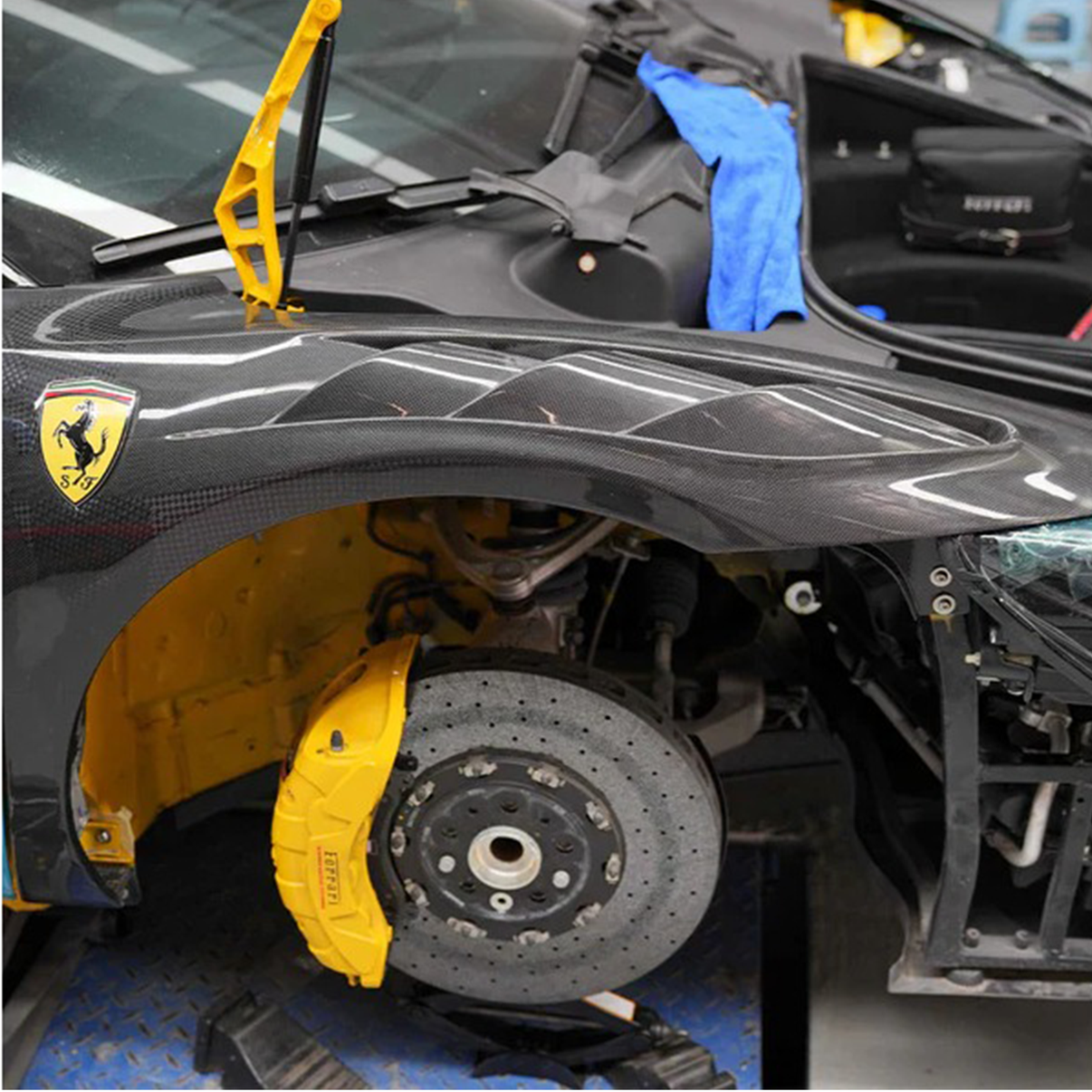 Dry Carbon Fiber Front Fender for Ferrari 296 GTB - Bull Boost Performance